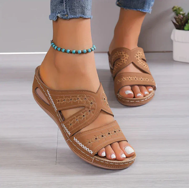 TESS | BEQUEME SANDALEN MIT KEILABSATZ