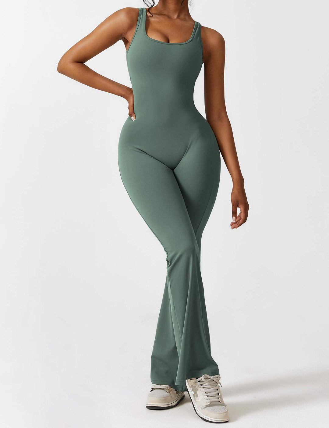 Ausgestellter Jumpsuit mit V-Rücken