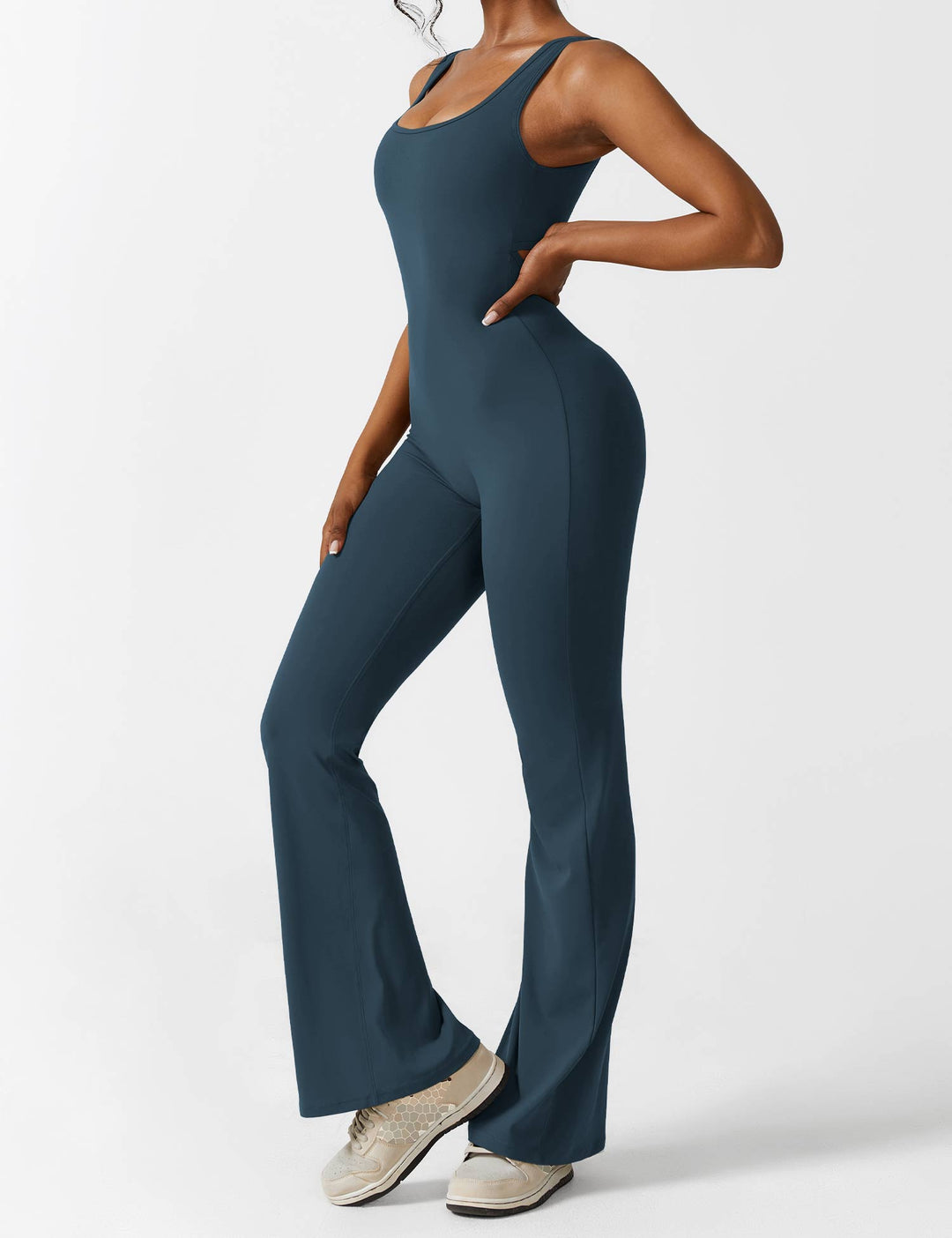 Ausgestellter Jumpsuit mit V-Rücken