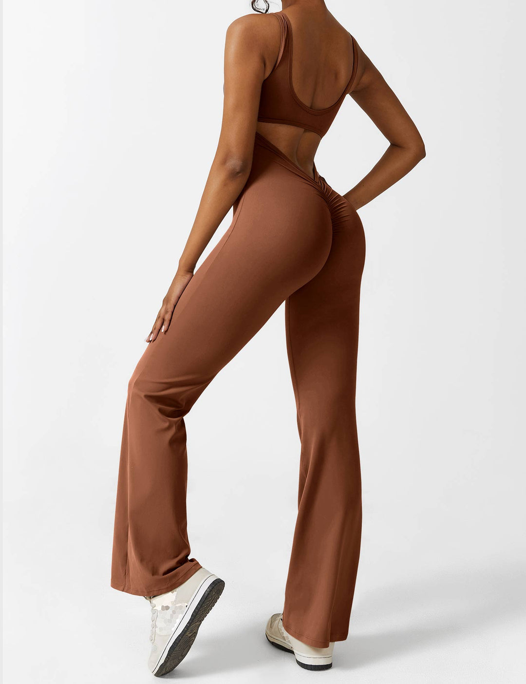 Ausgestellter Jumpsuit mit V-Rücken