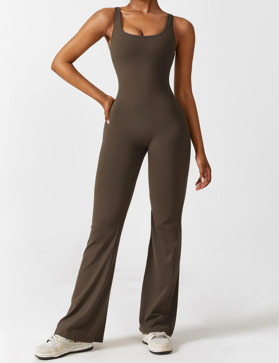 Ausgestellter Jumpsuit mit V-Rücken